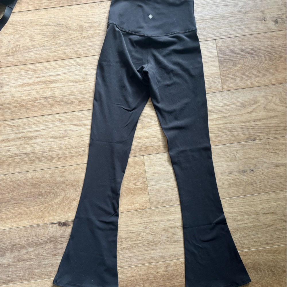 Lululemon Groove Super-High-Rise Flared 
Leggings